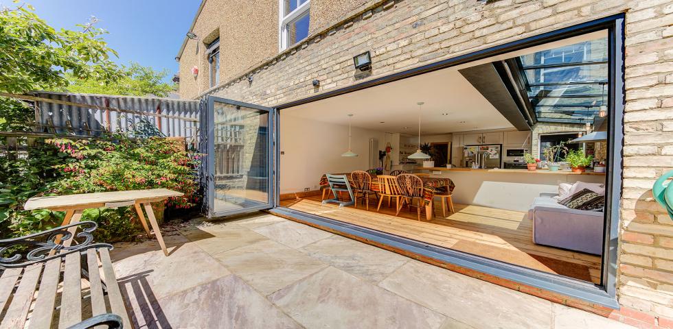 			4 Bedroom, 1 bath, 1 reception Terraced House			 Totteridge Lane, TOTTERIDGE & WHETSTONE